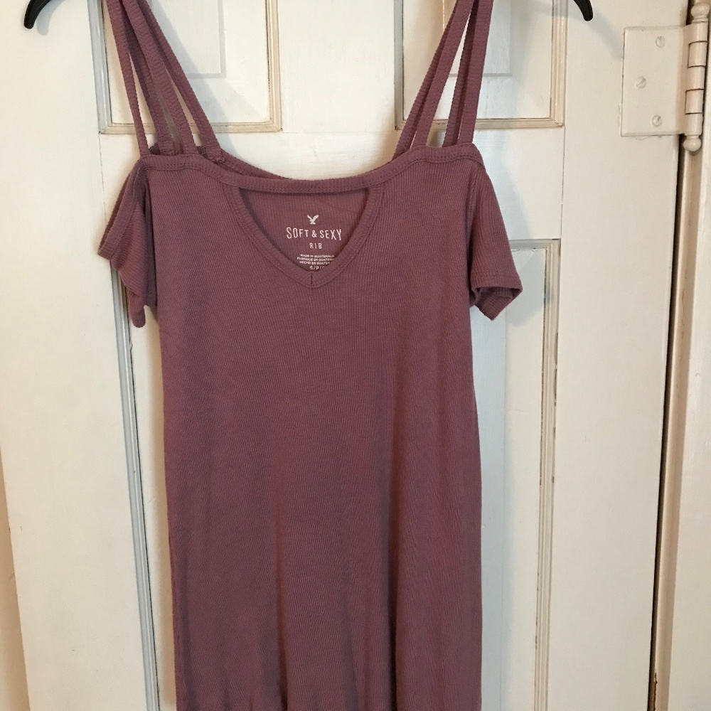 Cold-shoulder top